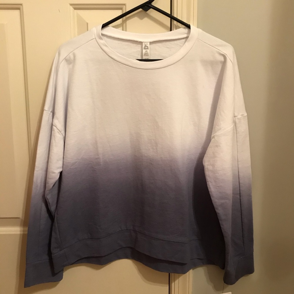 🔥BRAND NEW AND NOT WORN BLUE AND WHITE TEE🔥♡